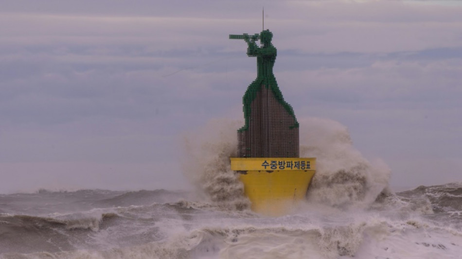 El tif&oacute;n Hinnamnor deja un muerto y varios desaparecidos en Corea del Sur