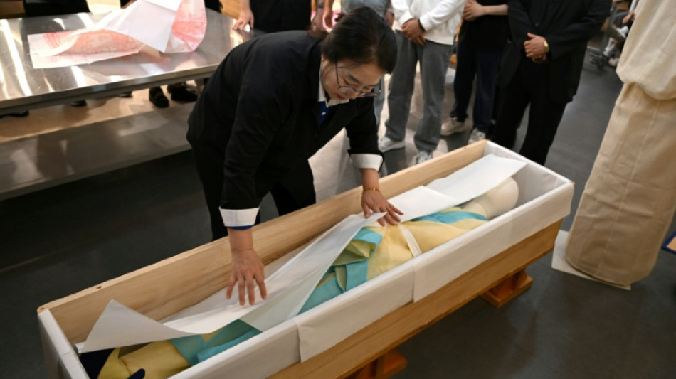 Morte se torna um negócio rentável em uma Coreia do Sul envelhecida e solitária