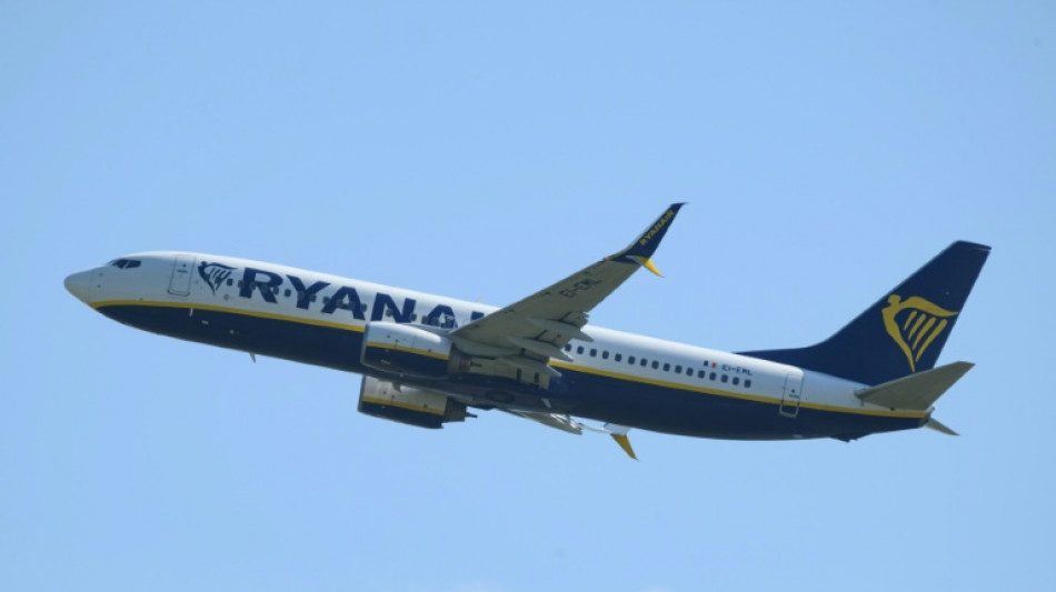 El regulador brit&aacute;nico investiga a Ryanair por cobrar a los padres para sentarse junto a sus hijos