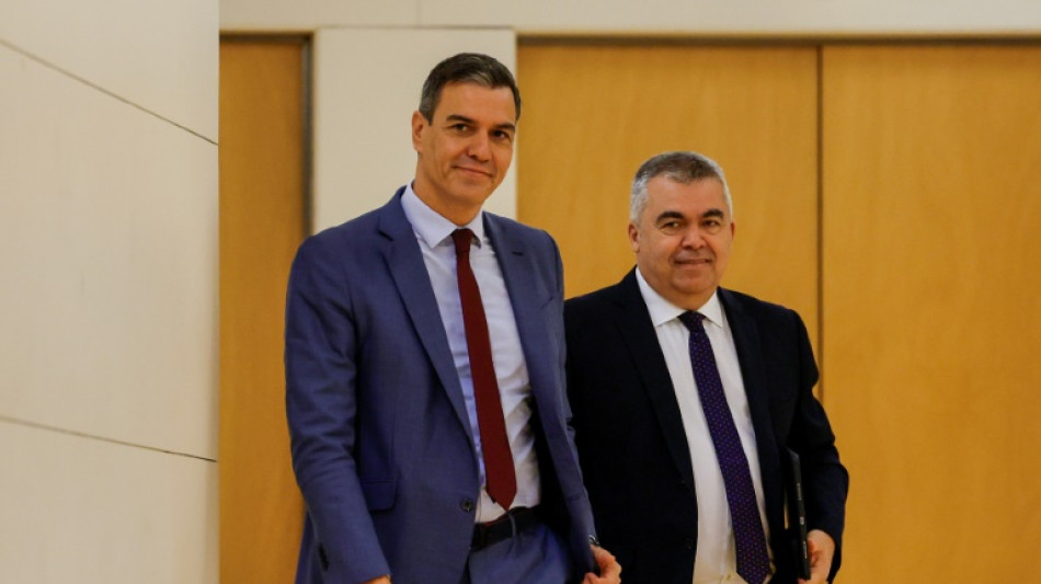 Dimite un dirigente socialista espa&ntilde;ol vinculado a un caso de corrupci&oacute;n en un nuevo golpe a Pedro S&aacute;nchez