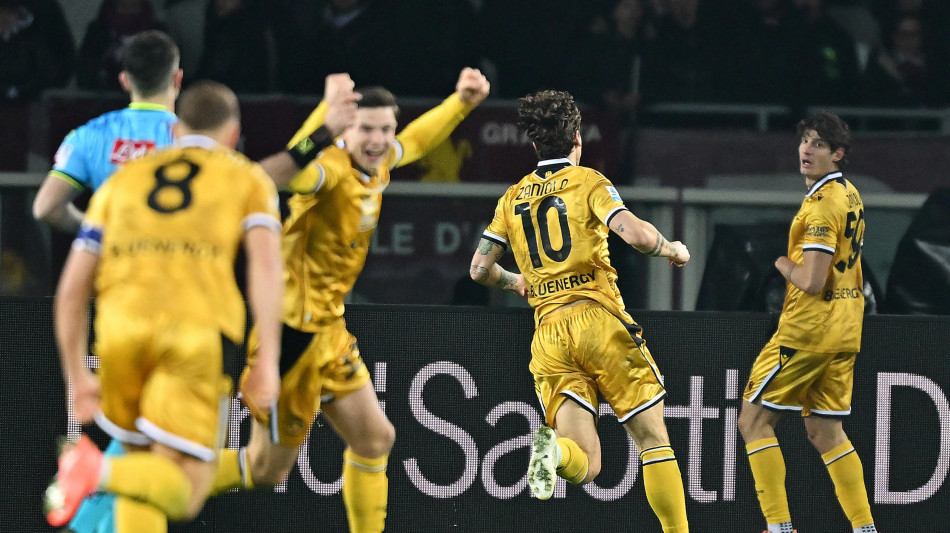 Serie A: l'Inter vince 2-0 a Parma e allunga a +4 sul Napoli. Torino ko in casa