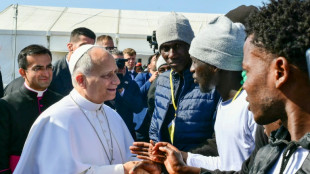 El papa vuelve a defender a los migrantes desde Canarias y les llama a integrarse
