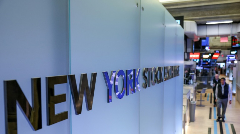 Wall Street cl&ocirc;ture dans le rouge, emport&eacute;e par la guerre au Moyen-Orient