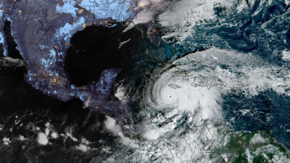 Jamaica teme destrucci&oacute;n masiva al acercarse gigantesco hurac&aacute;n Melissa