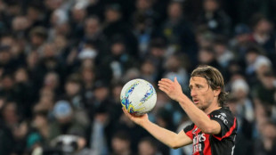 El AC Milan pierde con la Lazio y deja escapar al Inter; el Como no afloja por la Champions