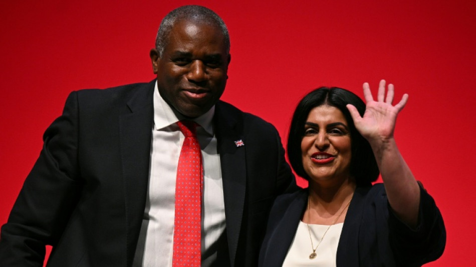 El gobierno brit&aacute;nico quiere endurecer la obtenci&oacute;n de un permiso de residencia permanente