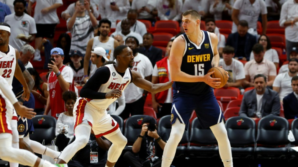 Nuggets vencem Heat (108-95) em Miami e ficam a uma vit&oacute;ria do t&iacute;tulo da NBA