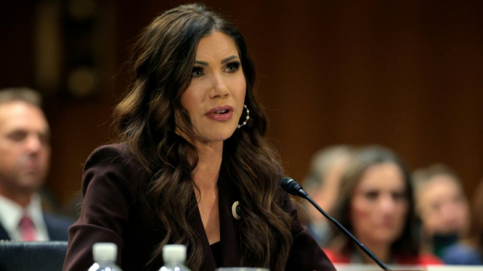 Trump demite Kristi Noem, rosto da ofensiva contra a imigra&ccedil;&atilde;o