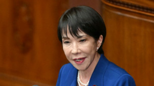 Nova primeira-ministra do Jap&atilde;o promete linha dura com estrangeiros