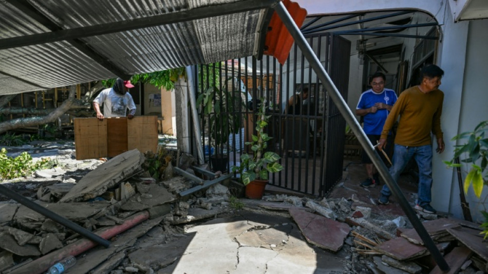 El sismo en Filipinas deja 46 muertos, los rescatistas desaf&iacute;an la lluvia y las r&eacute;plicas