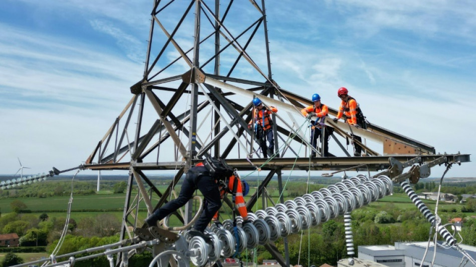 Transition énergétique: embauche électriciens de haut vol pour recâbler le Royaume-Uni