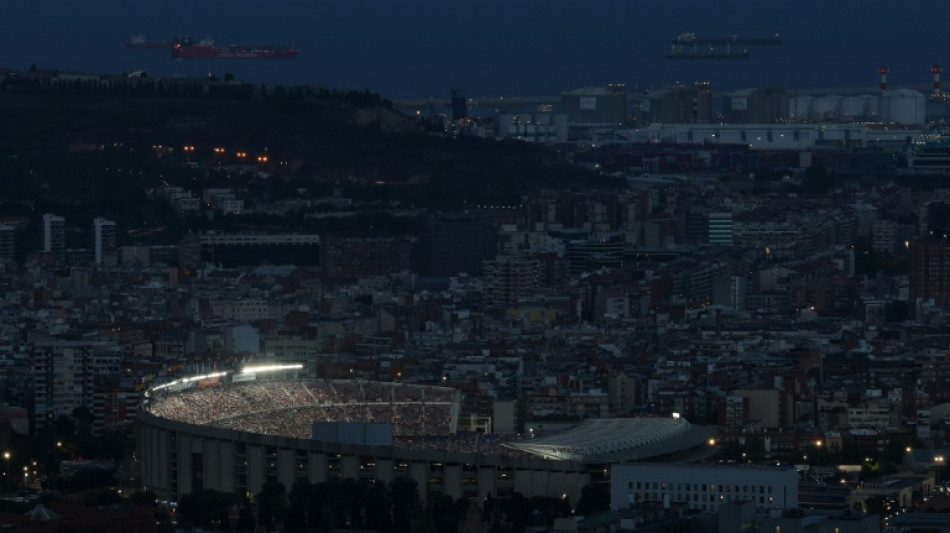 Uefa multa Barcelona e Manchester United por viola&ccedil;&atilde;o do Fair Play Financeiro