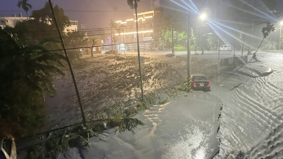 Hong Kong en alerte maximale face au super typhon Ragasa, 14 morts &agrave; Ta&iuml;wan