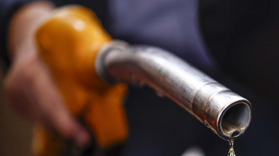 Il Wti scivola sotto i 90 dollari con la lente sull'accordo Usa-Iran