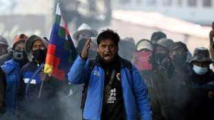 Manifestantes chocan con polic&iacute;as en protesta contra el gobierno de Bolivia