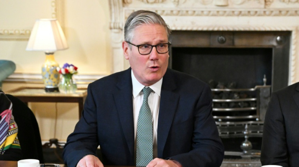 Starmer insta executivos de redes sociais a refor&ccedil;arem a seguran&ccedil;a infantil online