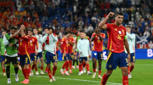 El 'partido de los peluqueros', Espa&ntilde;a se toma un respiro ante Albania