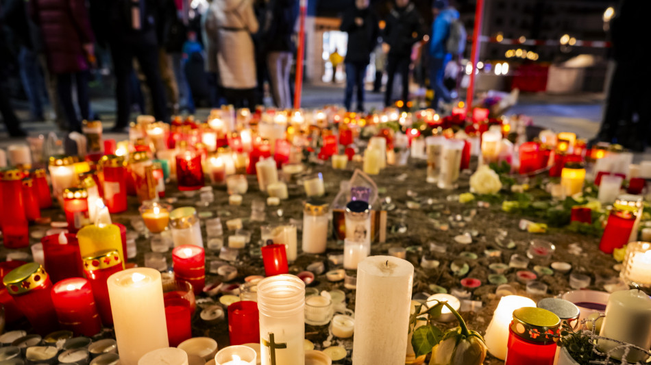 Coni, minuto di silenzio per giovani vittime di Crans-Montana