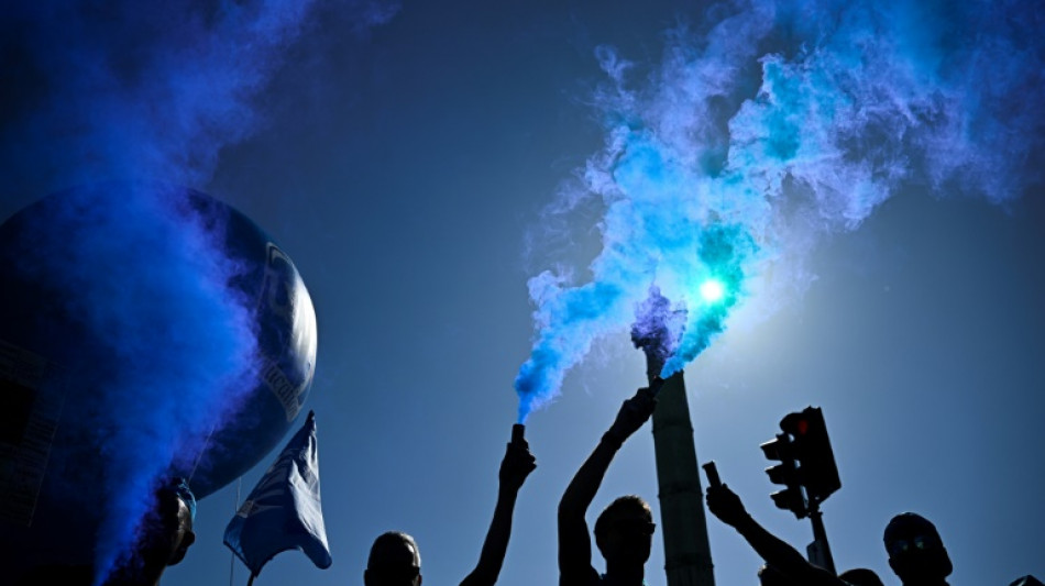 Apr&egrave;s une mobilisation "r&eacute;ussie", Lecornu va de nouveau recevoir les syndicats