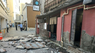 S&eacute;isme au Japon: un mort, des dizaines de bless&eacute;s, des personnes pi&eacute;g&eacute;es dans un centre commercial