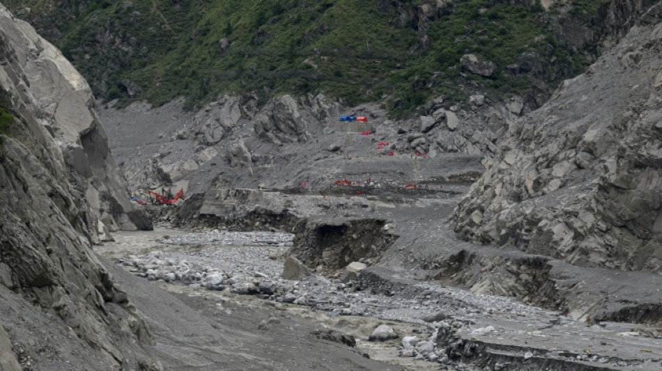 Zwei Versch&uuml;ttete mehr als eine Woche nach verheerender Sturzflut in Nepal gerettet 