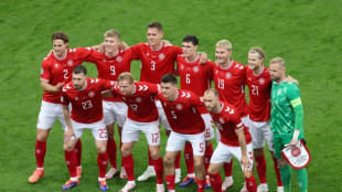 Los futbolistas daneses renuncian a un aumento para mejorar las primas de sus compa&ntilde;eras