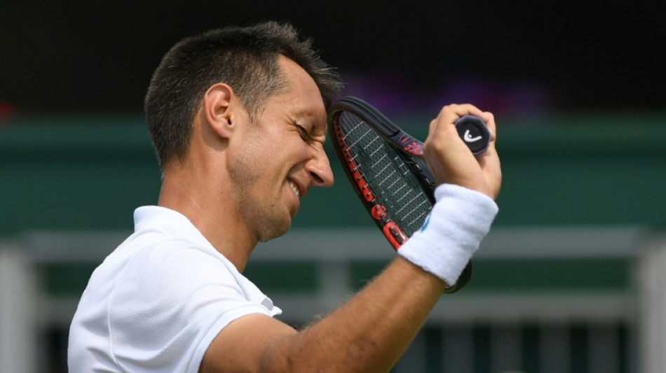 Djokovic ofrece ayuda econ&oacute;mica a Stakhovsky, combatiente en Ucrania