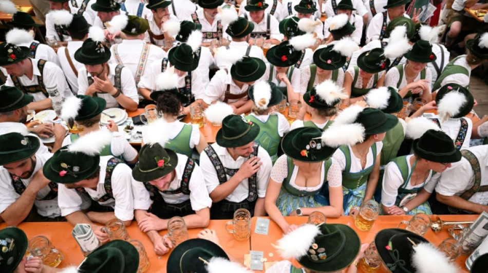 Münchner Oktoberfest beginnt mit Einzug von Wirten und Fassanstich