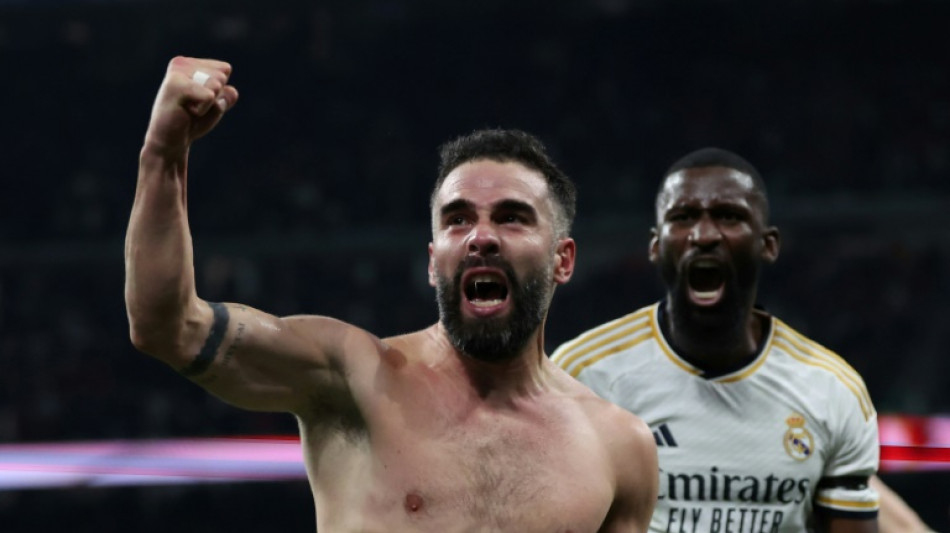 Real Madrid vira sobre Almer&iacute;a com gol no fim; Bar&ccedil;a vence Betis