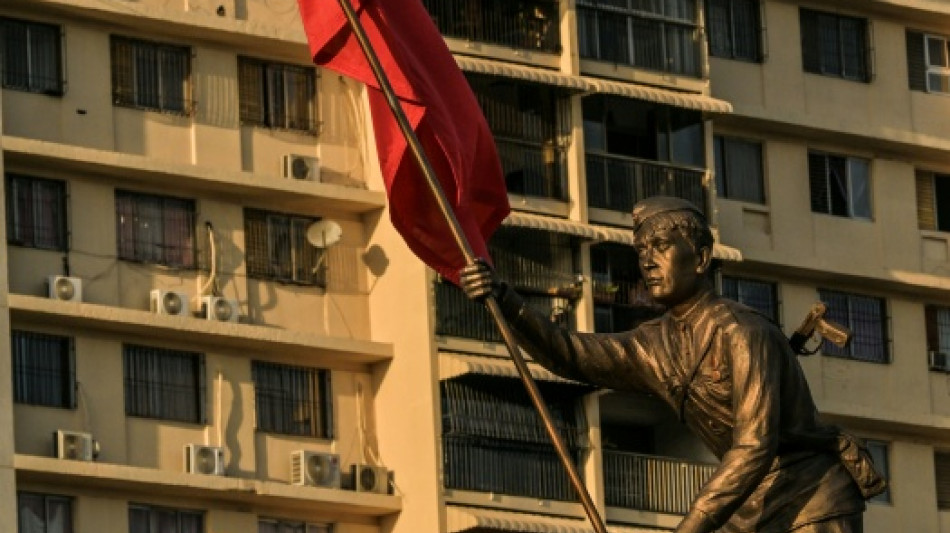 Con show de luces y un monumento rinden honores a Rusia en Venezuela