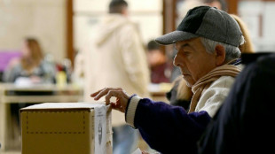 Ações e peso despencam após revés eleitoral de Milei na Argentina