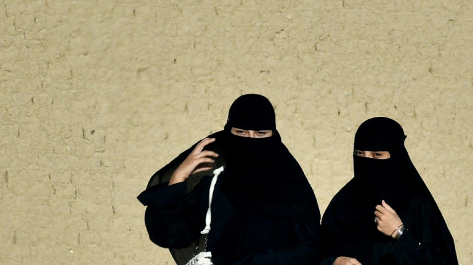 La CPI emite &oacute;rdenes de arresto contra dos dirigentes talibanes por persecuci&oacute;n de las mujeres