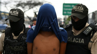 Hallan 12 presos muertos en tres cárceles de Ecuador