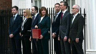 El gobierno británico anuncia subidas de impuestos para tranquilizar a los mercados