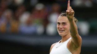 Sabalenka atropela h&uacute;ngara Panna Udvardy na estreia em Wimbledon