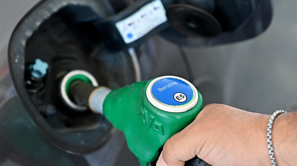 Fine settimana con decisi rialzi per il prezzo dei carburanti