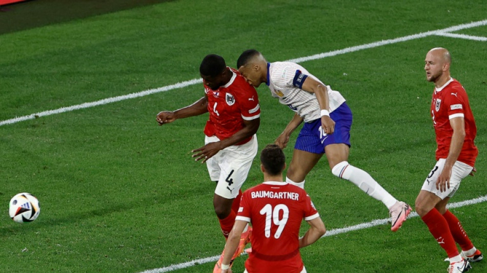 Francia aparca la pol&eacute;mica con victoria sufrida, estreno amargo para B&eacute;lgica