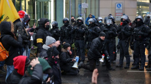 Mehrere Bundesl&auml;nder gehen verst&auml;rkt gegen Nazi-Symbole bei Corona-Protesten vor