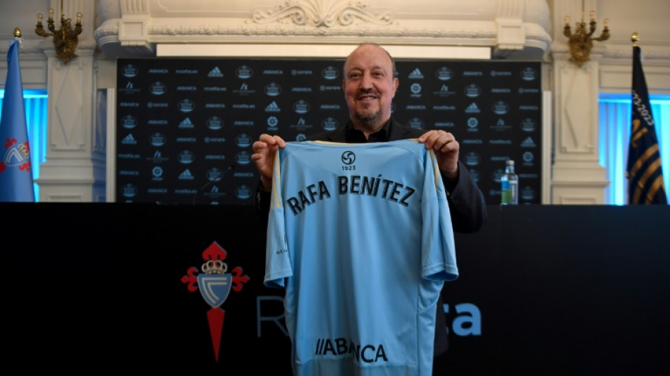 Rafa Ben&iacute;tez &eacute; apresentado oficialmente como t&eacute;cnico do Celta