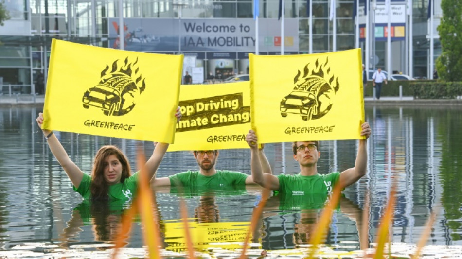 Los fabricantes de coches, lejos de las metas contra el cambio clim&aacute;tico, seg&uacute;n Greenpeace