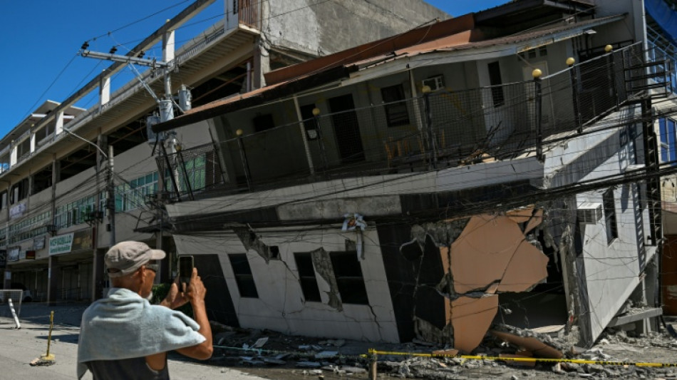 Sube a 46 el saldo de muertos por el terremoto de magnitud 7,8 que azot&oacute; Filipinas