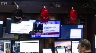 Borsa: Milano in calo con auto e difesa, chiude a -0,5%