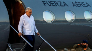 Mexicano AMLO dice que "no hay peligro" en espacio a&eacute;reo pese a inicidente en aeropuerto