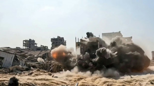 Ativistas judeus e &aacute;rabes percorrem Tel Aviv com mensagens de paz