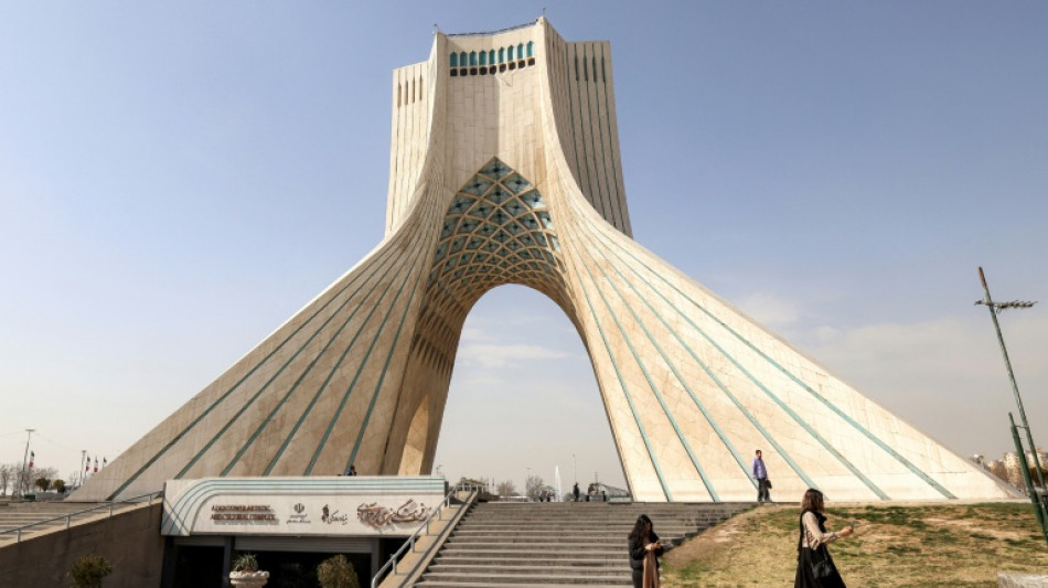 La guerra en Ir&aacute;n deja intacta a la rep&uacute;blica isl&aacute;mica y a una oposici&oacute;n dividida