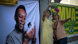 Le pr&eacute;sident br&eacute;silien Lula rend hommage &agrave; Santos au "Roi" Pel&eacute;