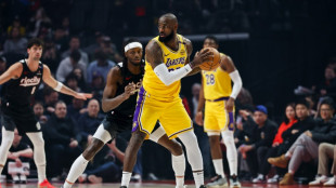 NBA: les Lakers brillent gr&acirc;ce &agrave; James et Reaves, les Spurs gagnent sans Wembanyama