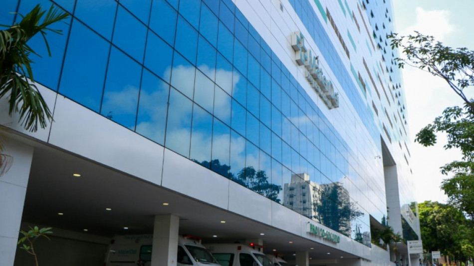 Neymar &eacute; operado com sucesso e deve ter alta at&eacute; s&aacute;bado