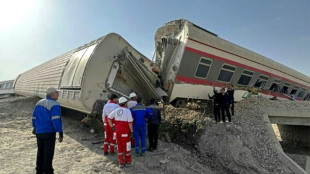Al menos 21 muertos en un accidente de tren en Ir&aacute;n