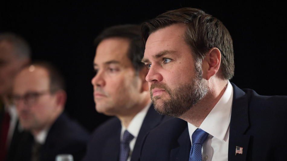 Vance: è fantasia pensare che l'Ucraina possa vincere la guerra